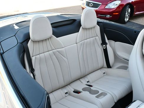 Used 2024 Mercedes-Benz CLE 450 4MATIC Cabriolet image 18