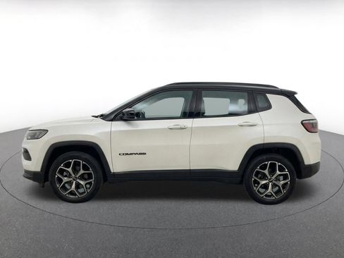 Used 2025 Jeep Compass Limited AWD/4WD image 4