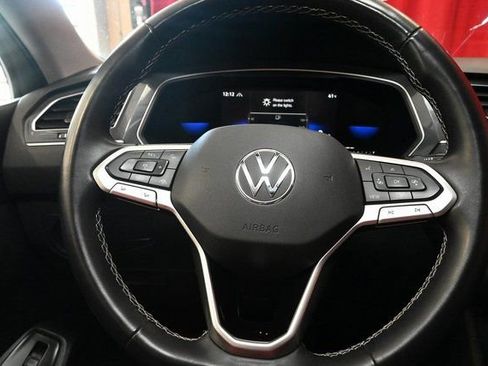 Used 2022 Volkswagen Tiguan SE w/ Panoramic Sunroof Package image 14