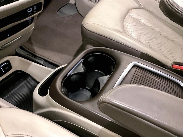 Used 2019 Chrysler Pacifica Touring-L Plus w/ Tire & Wheel Group FWD image 17