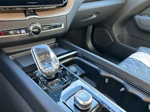 New 2026 Volvo XC60 B5 Plus w/ Protection Package Premier image 19