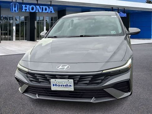 Used 2024 Hyundai Elantra SEL w/ Convenience Package FWD image 3