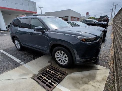 Used 2024 Toyota Grand Highlander AWD image 11