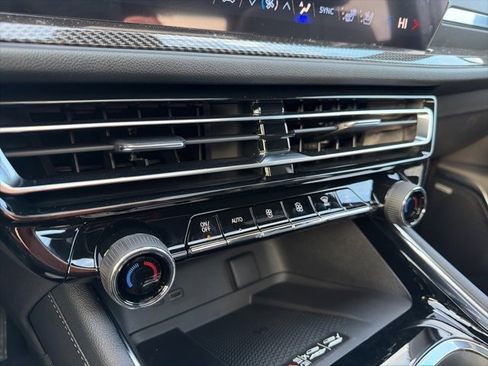 New 2026 Chevrolet Traverse High Country image 23