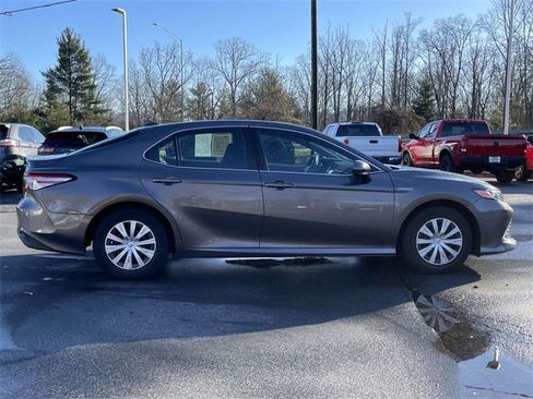 Used 2019 Toyota Camry LE image 6