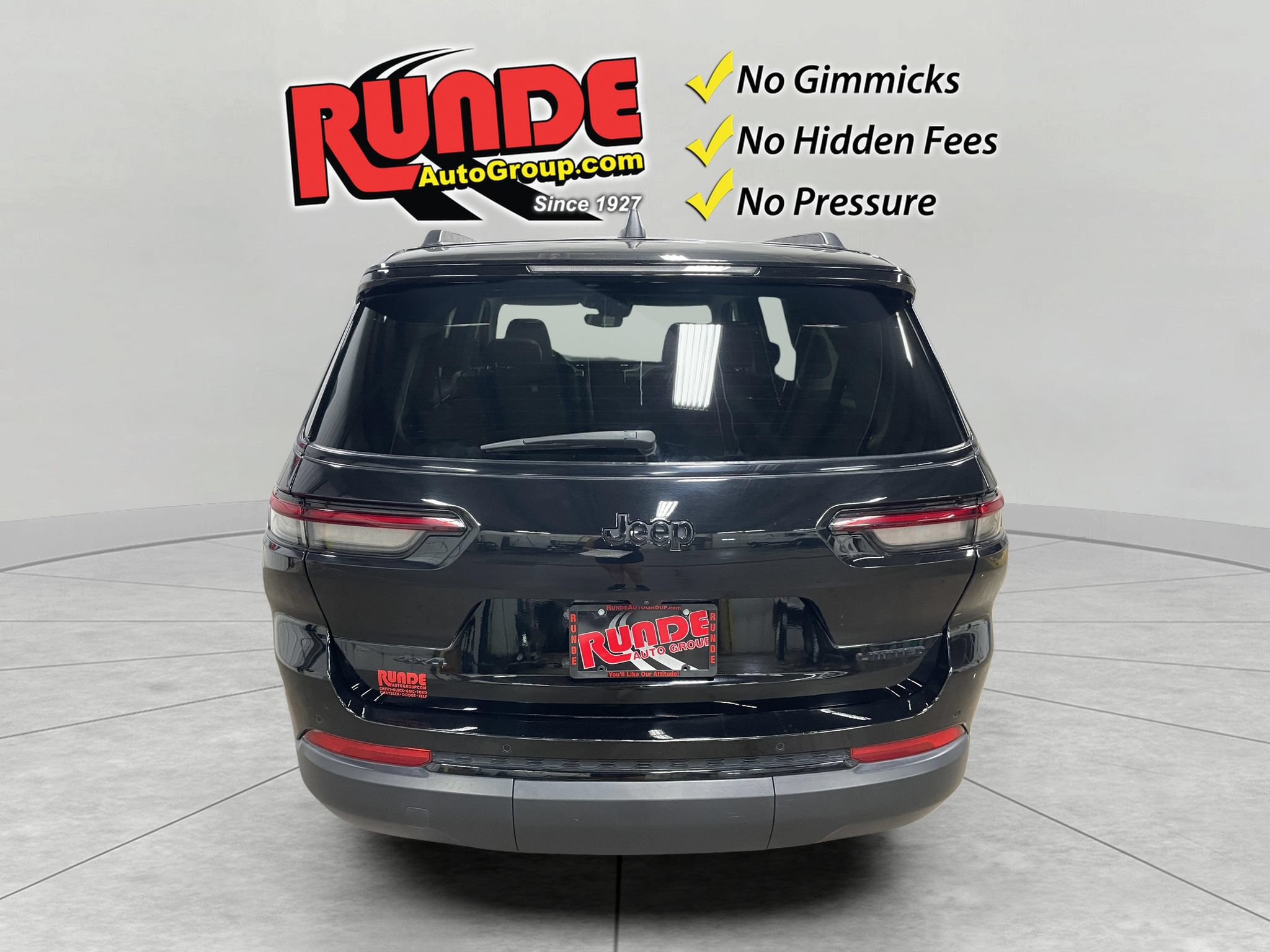 Used 2023 Jeep Grand Cherokee L Limited w/ Black Appearance Package AWD/4WD image 4