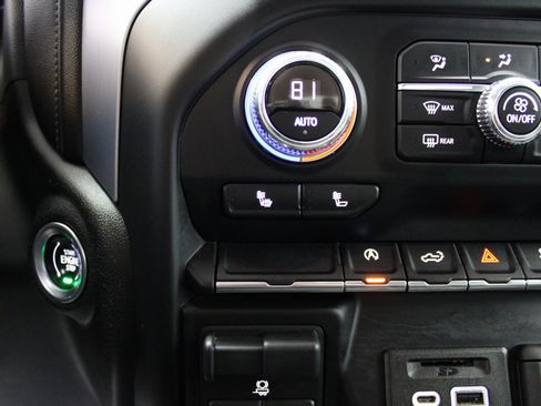 Used 2019 GMC Sierra 1500 SLT w/ LPO, GMC Protection Package image 39