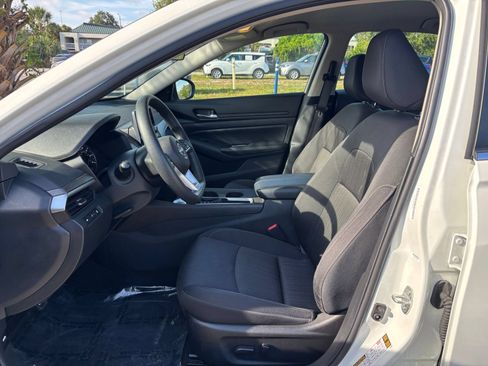 Used 2025 Nissan Altima 2.5 SV FWD image 28