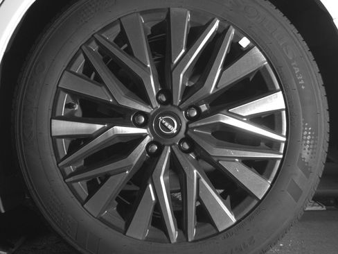 Used 2025 Nissan Altima 2.5 SV FWD image 13