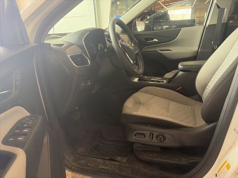 Used 2021 Chevrolet Equinox LS w/ LS Convenience Package image 5