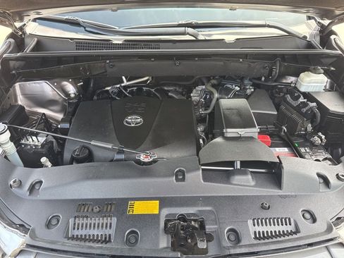 Used 2019 Toyota Highlander XLE image 25