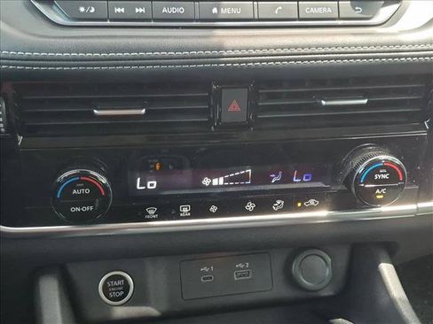 Used 2022 Nissan Rogue SV FWD image 14