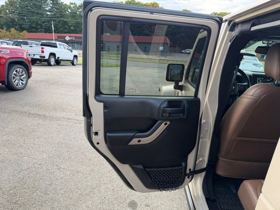 Used 2016 Jeep Wrangler Unlimited Sahara AWD/4WD image 18