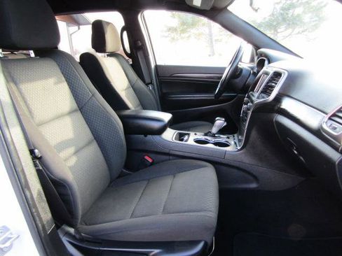 Used 2021 Jeep Grand Cherokee Laredo image 15