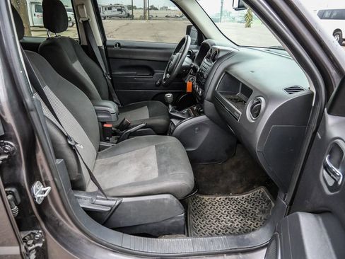 Used 2016 Jeep Patriot Sport FWD image 9