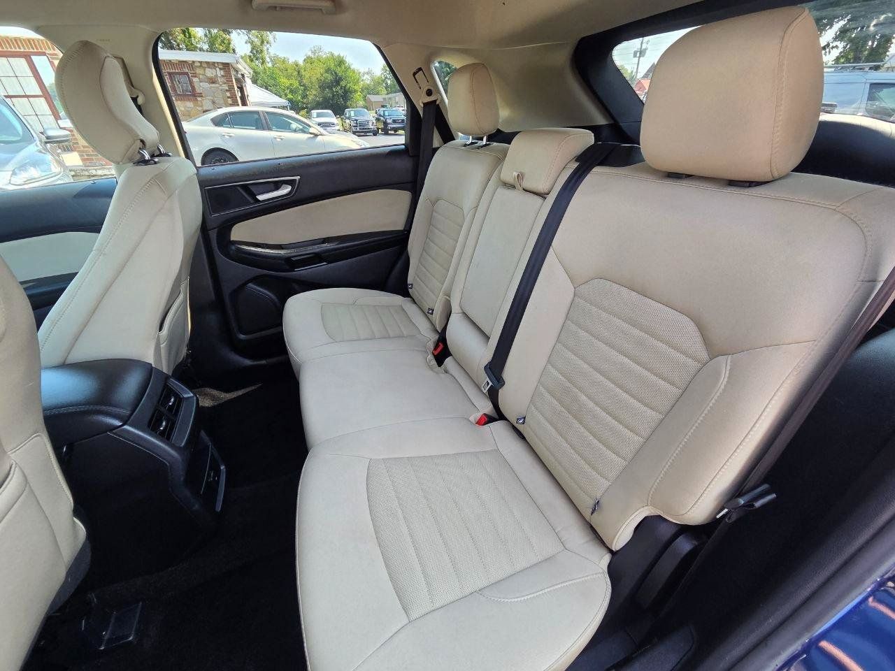 Used 2016 Ford Edge SE FWD image 16