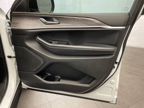 Certified 2024 Jeep Grand Cherokee L Limited RWD image 26