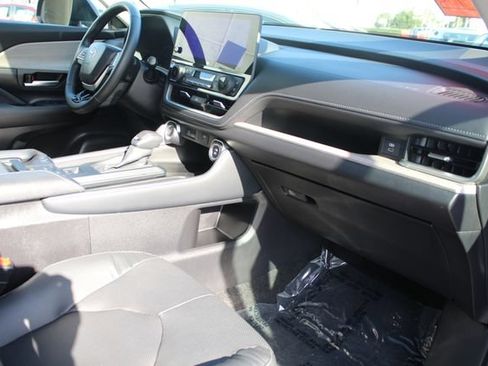Certified 2025 Toyota Grand Highlander AWD image 32