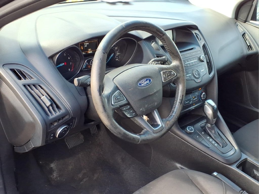 Used 2015 Ford Focus SE w/ SE Sport Package FWD image 17