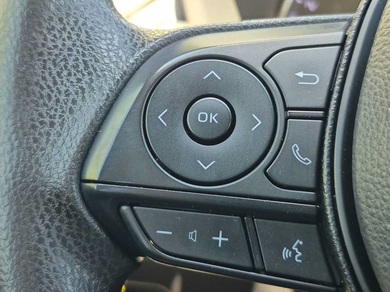 Used 2019 Toyota RAV4 LE w/ All Weather Liner Package AWD/4WD image 28