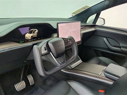Used 2022 Tesla Model X image 17