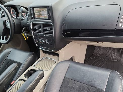 Used 2018 Dodge Grand Caravan SXT w/ Driver Convenience Group image 20