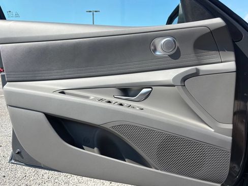 New 2026 Hyundai Elantra SE FWD image 16