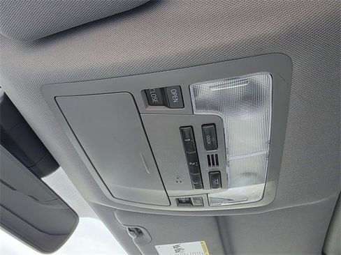 Used 2019 Toyota Highlander XLE image 31