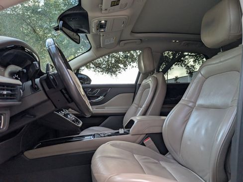 Used 2020 Lincoln Corsair FWD w/ Premium Package image 15