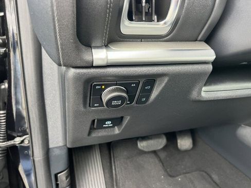 Certified 2025 Ford Expedition Max Platinum image 12