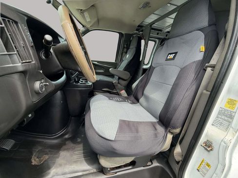 Used 2014 Chevrolet Express 2500 RWD image 18