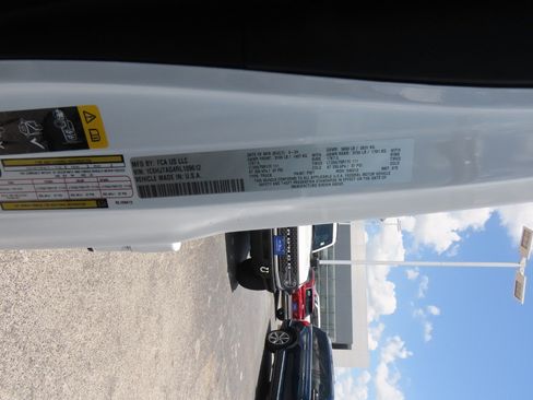 Used 2024 Jeep Gladiator Sport AWD/4WD image 32