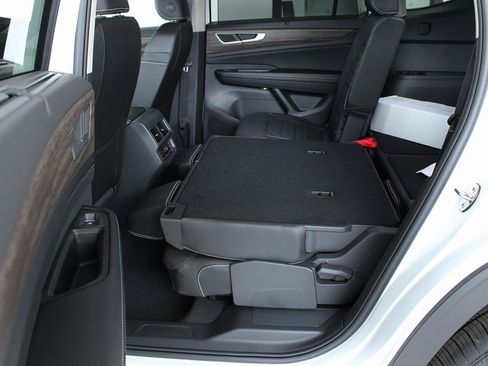 New 2025 Volkswagen Atlas SEL image 59