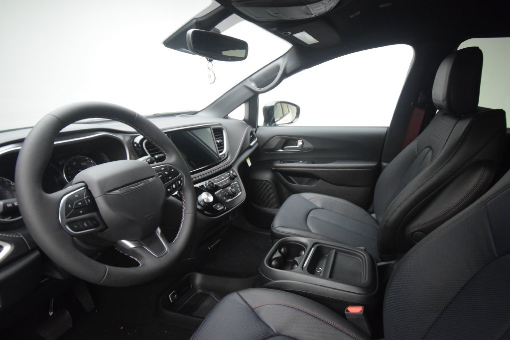 New 2027 Chrysler Pacifica Select FWD image 30