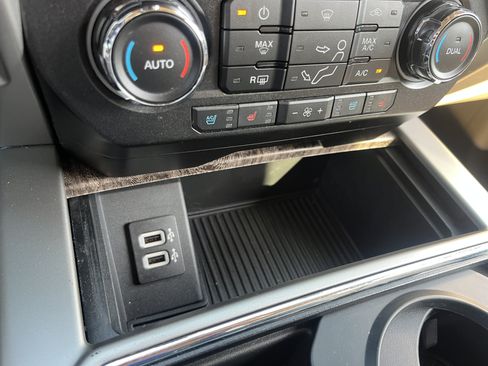 Used 2019 Ford F250 Lariat w/ Lariat Value Package AWD/4WD image 29