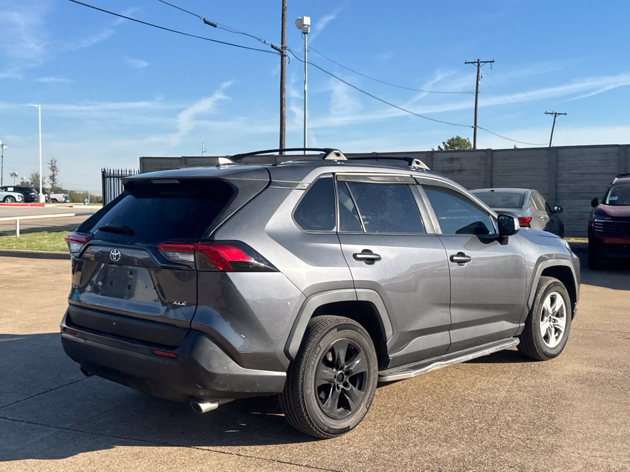 Used 2019 Toyota RAV4 XLE FWD image 25