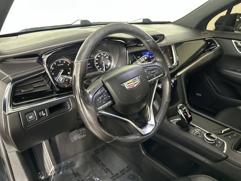 Used 2020 Cadillac XT6 Premium Luxury FWD image 11
