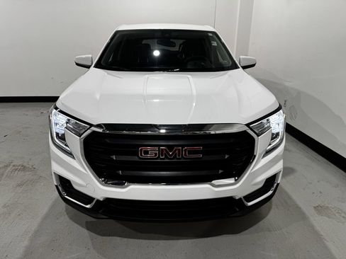 Used 2024 GMC Terrain SLE image 9