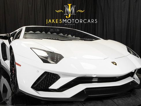 Used 2017 Lamborghini Aventador S image 21