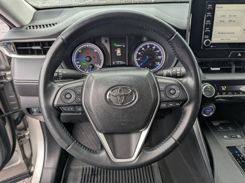 Used 2021 Toyota Venza LE AWD/4WD image 13