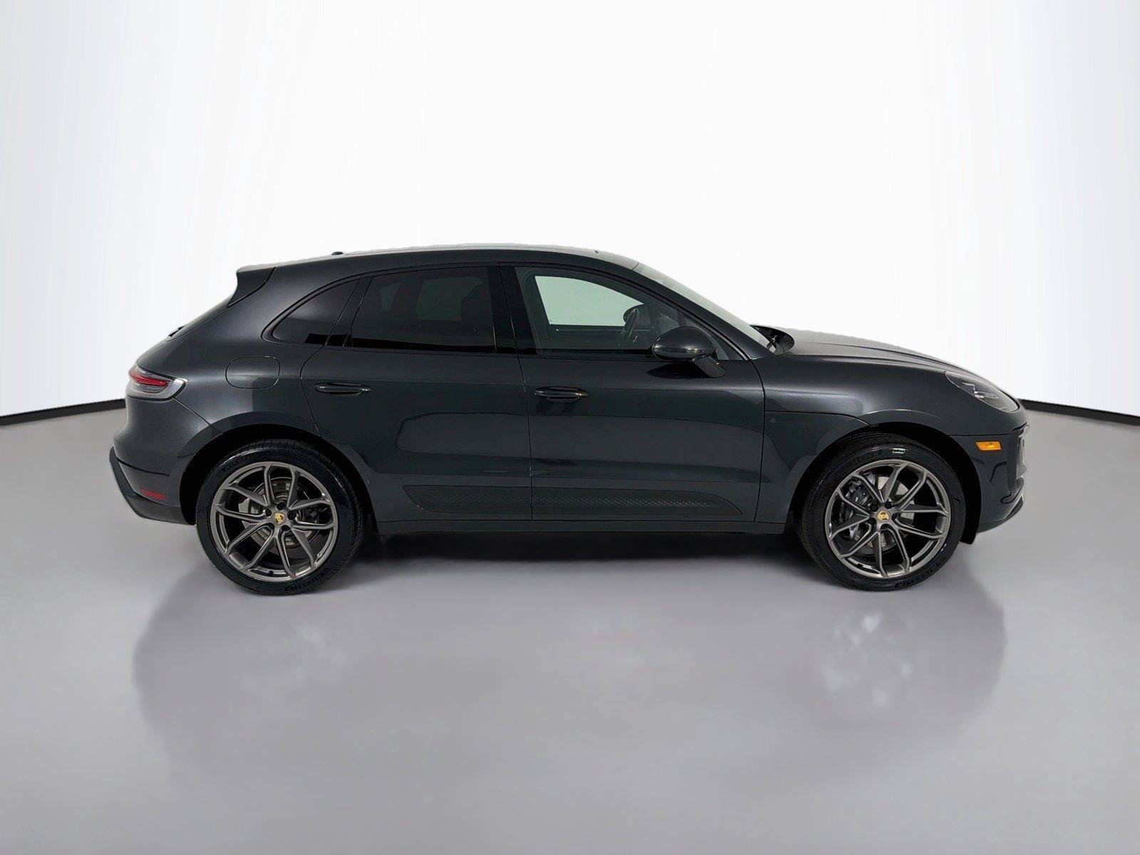 Used 2022 Porsche Macan AWD/4WD image 30