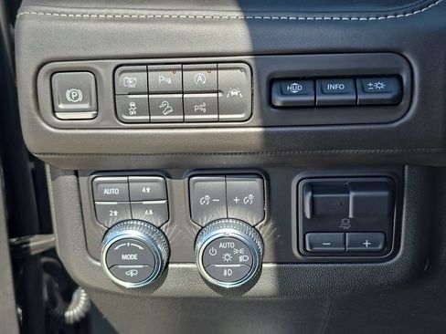 Used 2024 GMC Yukon Denali Ultimate AWD/4WD image 31