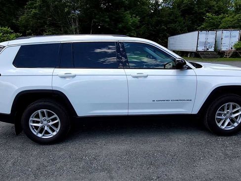 Used 2024 Jeep Grand Cherokee L Laredo AWD/4WD image 9