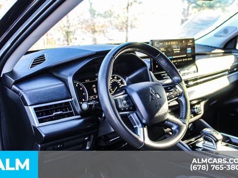 Used 2025 Mitsubishi Outlander SE image 34