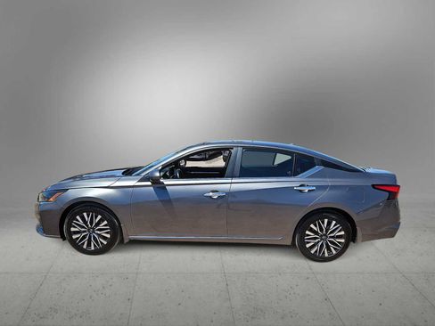 Used 2023 Nissan Altima 2.5 SV w/ SV Premium Package FWD image 5