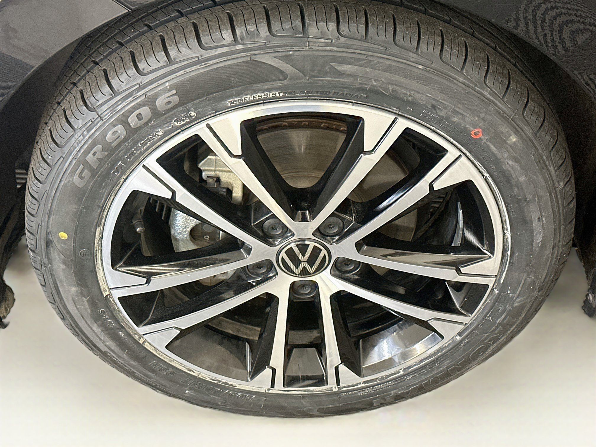 Used 2025 Volkswagen Jetta Sport FWD image 34