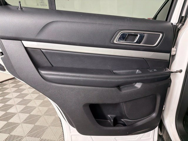 Used 2017 Ford Explorer XLT w/ Equipment Group 202A FWD image 30