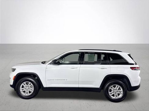 Certified 2025 Jeep Grand Cherokee Laredo AWD/4WD image 10
