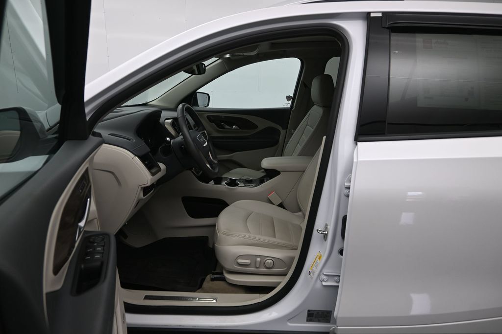 Used 2024 GMC Terrain Denali w/ Denali Premium Package AWD/4WD image 22