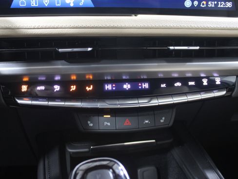 Used 2024 Cadillac XT4 Luxury w/ Cold Weather Package image 16